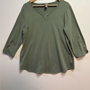 PRE OWNED -  Chicos Womans shirt olive green.